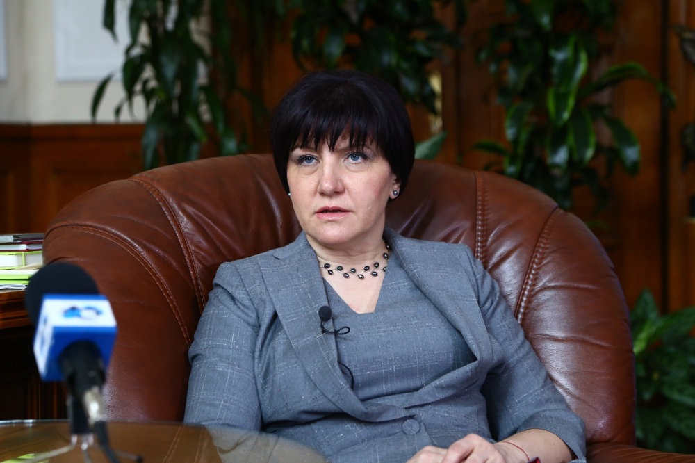 Караянчева с горещ коментар за оставките на тримата министри