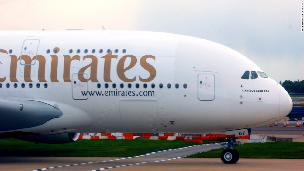 Наша стюардеса падна от "Боинг 777" на "Емирейтс" и загина в Уганда (СНИМКИ 18+)