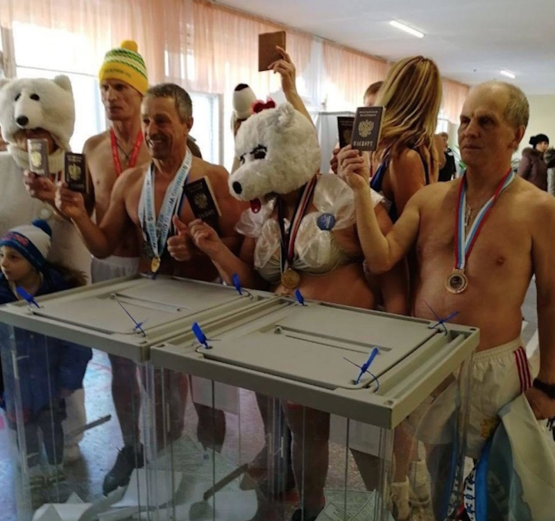 Голи олимпийци, мечки, рицари и ракети: кой отиде до урните в Русия (СНИМКИ/ВИДЕО) 