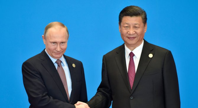 Си Цзинпин и други държавни лидери поздравяват Путин, Джон Маккейн и Порошенко роптаят