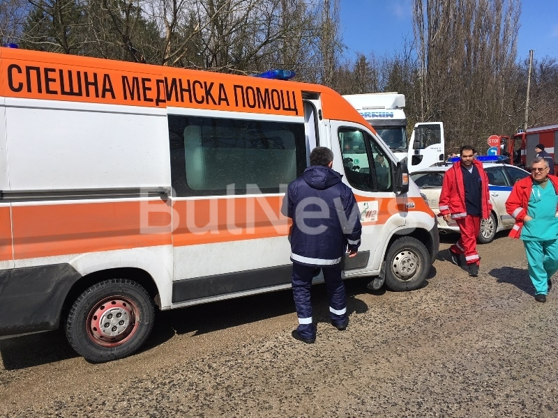 Страхотия на входа на Враца! Турски ТИР влачи джип, има ранено дете (СНИМКИ)