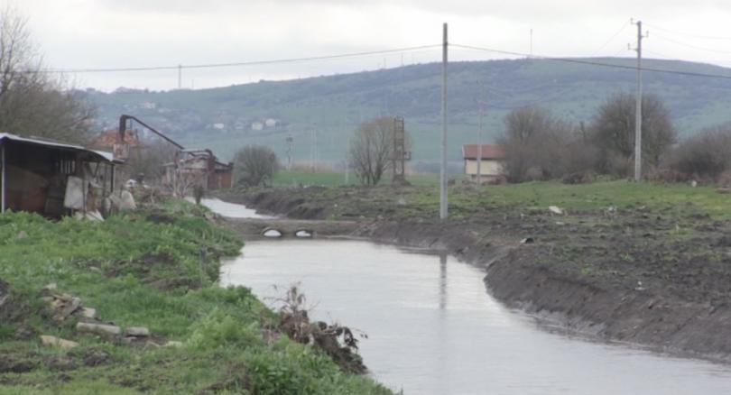 Река Маладжийско дере отново изправи на нокти хората в община Камено