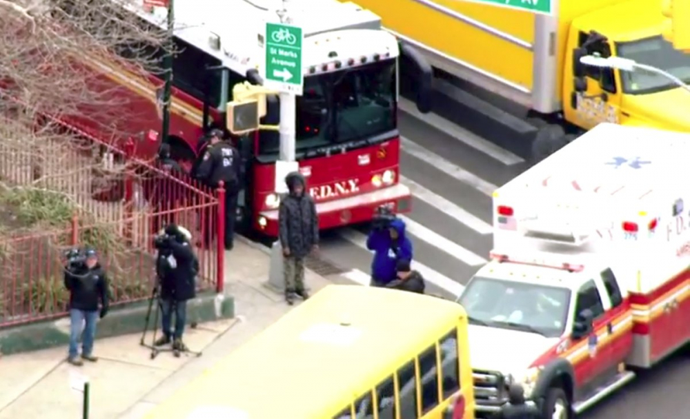 Над 30 души пострадаха след катастрофа с училищен автобус в Ню Йорк 