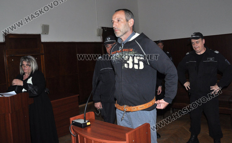 Килърът Живко, ликвидирал баща и син край Ивайловград, хвърли голяма бомба в съда 