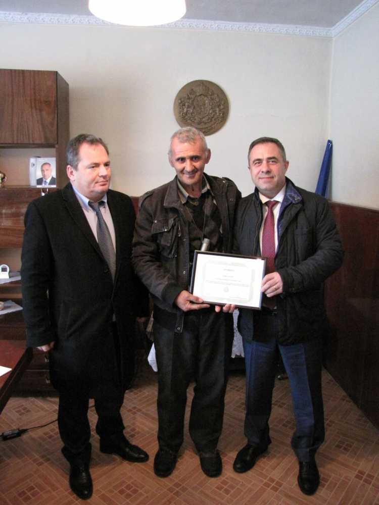 Държавата се сети за спасителя на щъркели от силистренското село Зарица (СНИМКИ)