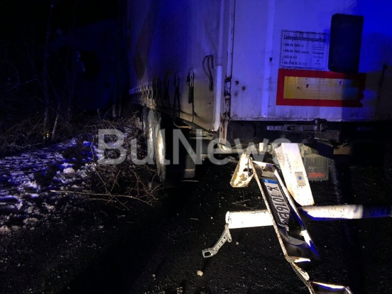 Катастрофа с ТИР блокира Е-79 край Враца, линейка и пожарна летят към обхода (СНИМКИ)