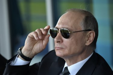 CNN за Путин: Коравият мъж, сплотил руснаците в един отбор за защита на крепостта Русия от Запада!