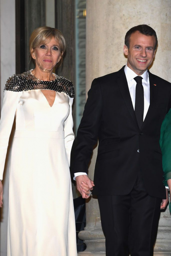 Бриджит Макрон шашна всички с уникална рокля на среща с херцога на Люксембург (СНИМКИ/ВИДЕО)