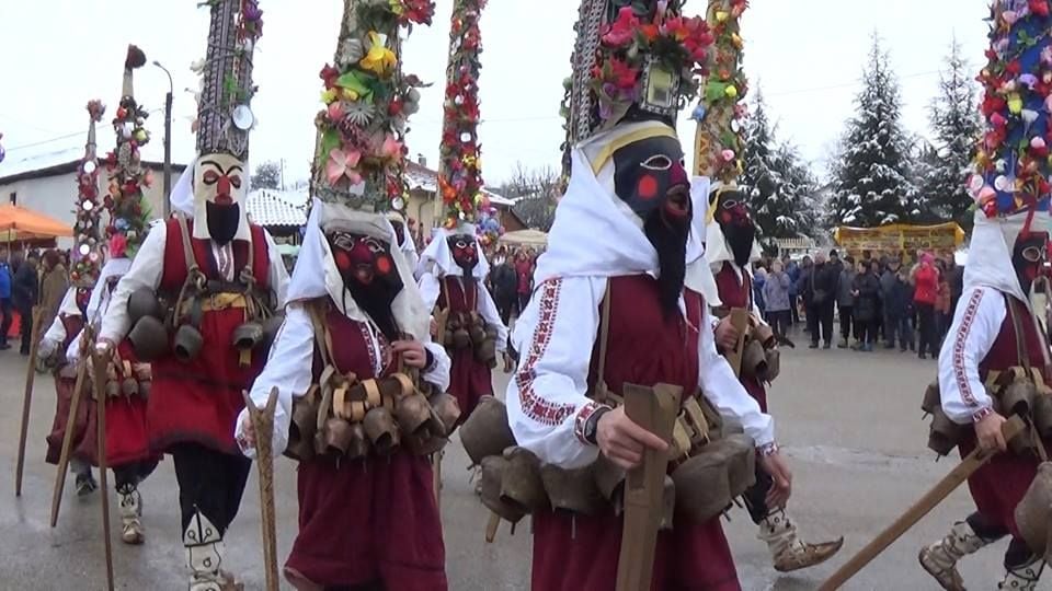 БЛИЦ TV: Уникална кукерска фиеста в Пловдивско, кауците на старците са дълги 3 метра 