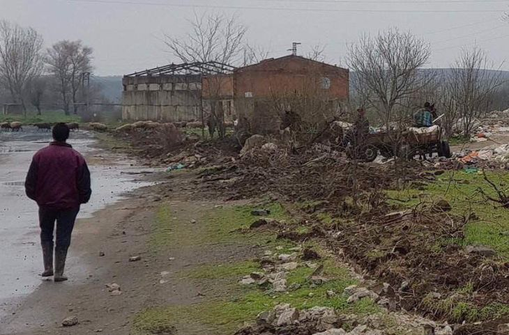 След днешния набег положението в завода в Средец е страшно - ромите превърнаха гордост на капитализма в гето! (СНИМКИ)