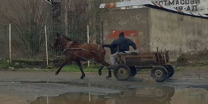 След днешния набег положението в завода в Средец е страшно - ромите превърнаха гордост на капитализма в гето! (СНИМКИ)