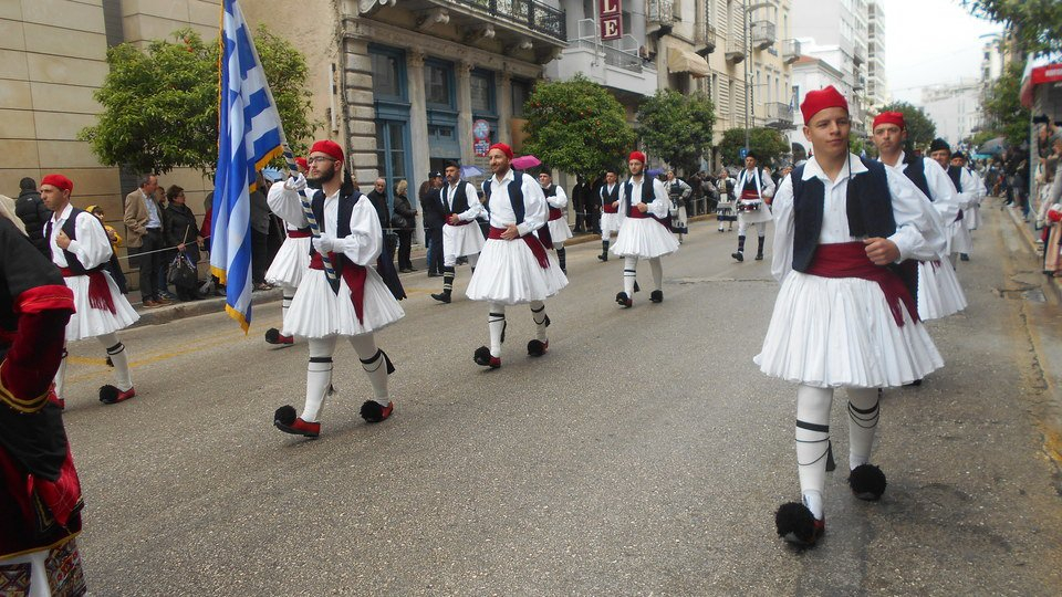 На огромен военен парад в Атина министърът на отбраната Каменос нападна остро Турция и се закани: Ще смажем всеки, който... (СНИМКИ/ВИДЕО)