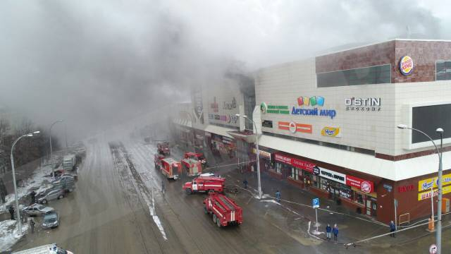 Мъж се спаси от страшния пожар в мола в Кемерово и разказа разтърсващи подробности за трагедията (СНИМКИ)