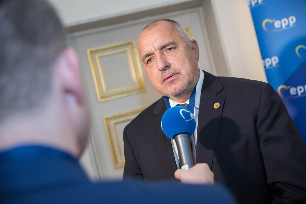 Борисов с важен разговор по телефона, от който се разбра дали Косово ще започне война на Балканите