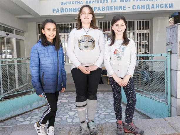 МВР обяви: Три момичета от Сандански дадоха пример за честност (СНИМКА)