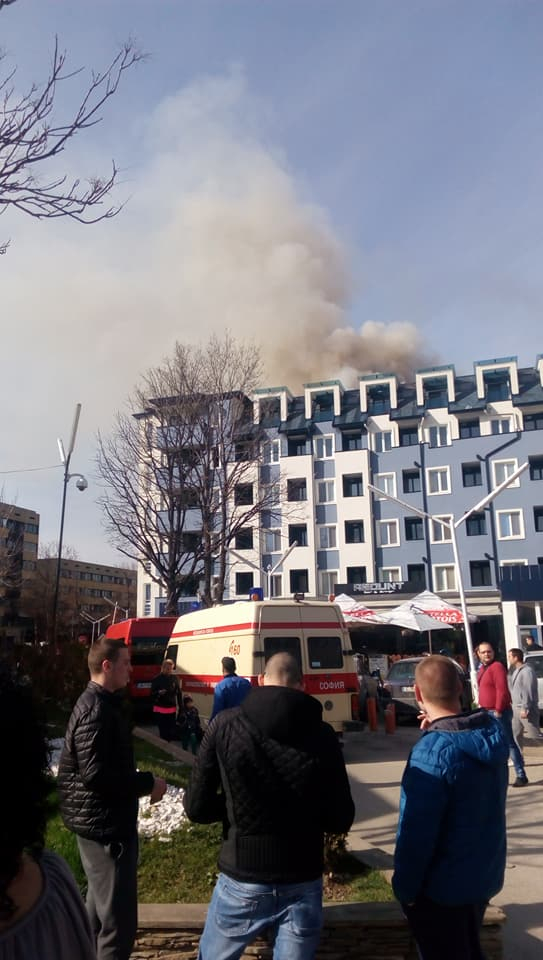 Извънредно и първо в БЛИЦ! Огнен ад в "Студентски град" в София, има пострадал полицай (СНИМКИ/ВИДЕО)