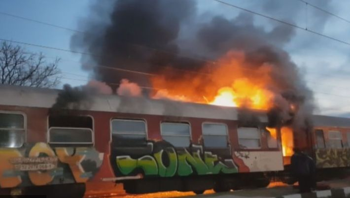 Комисар Демирев за огъня във влака: С пожарогасители няма как да се овладее пожарът 