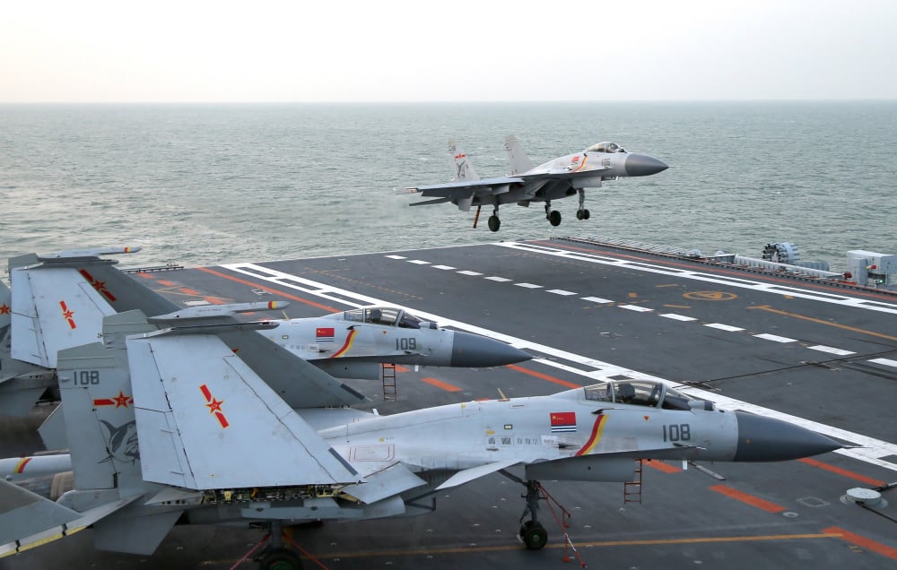 Руски корабни летци ще преминат подготовка на китайския самолетоносач „Ляонин”  