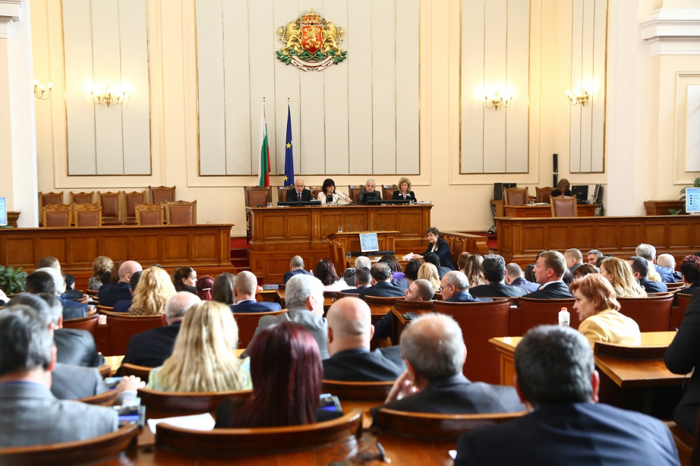 Драми в парламента: ВМРО се разсърдиха на ГЕРБ заради... (ВИДЕО)