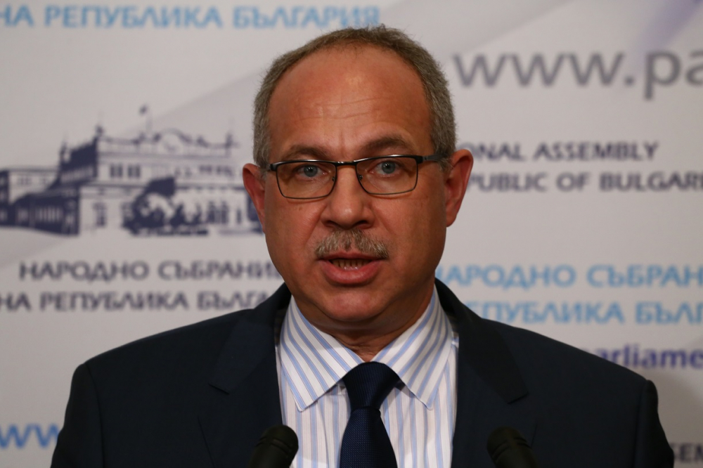 Антон Тодоров посочи кой служебен министър е на път да надмине по апартаменти Цветанов ДОКУМЕНТИ 
