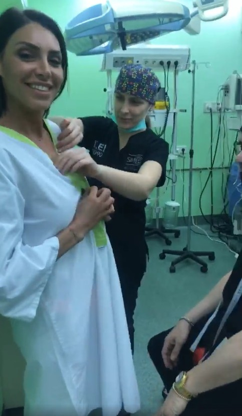 Златка Димитрова се похвали с нов бюст от д-р Енчев (СНИМКИ)