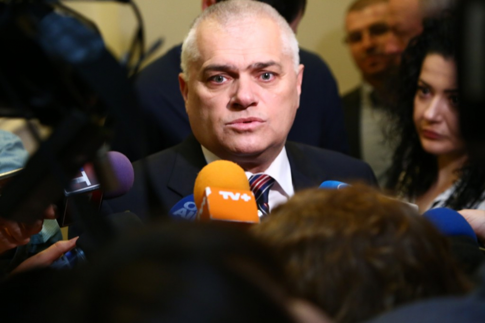 Валентин Радев издаде ще отиде ли Борисов на лидерската среща на Нинова 