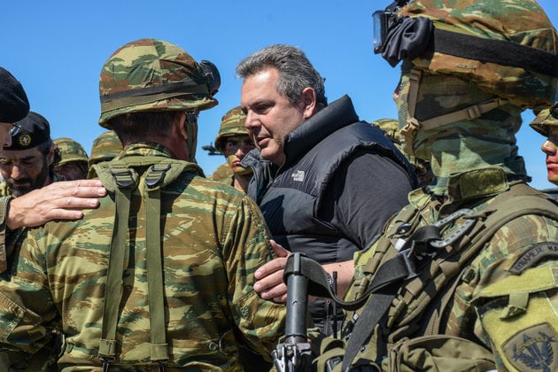  С войнствена реч министър Каменос насочи голяма гръцка войска към границата с Турция 