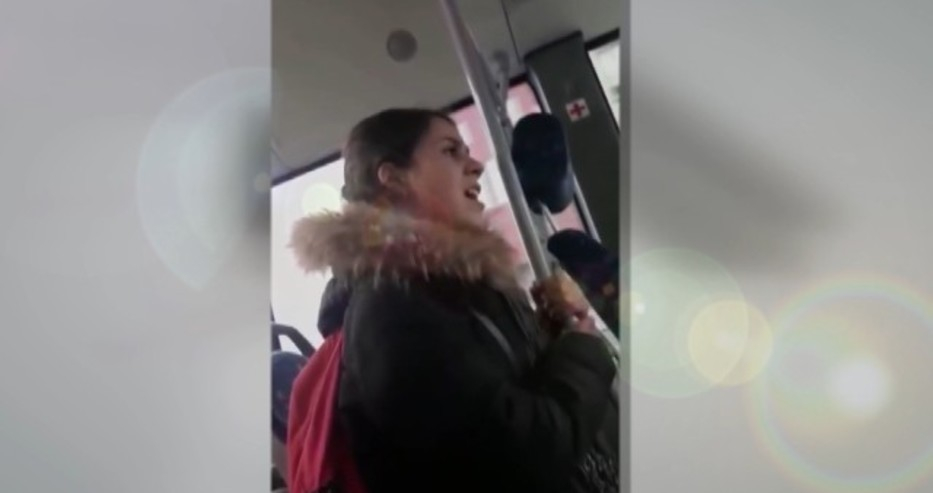 Момичето, взривило с песен в автобуса Фейсбук, е част от чудо, вижте защо (ВИДЕО)
