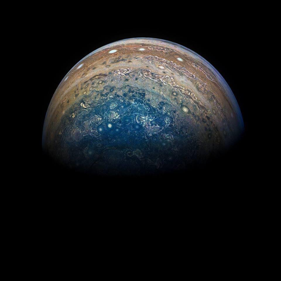 Тези уникални СНИМКИ на Юпитер като писано яйце ще ви смаят (+ВИДЕО)