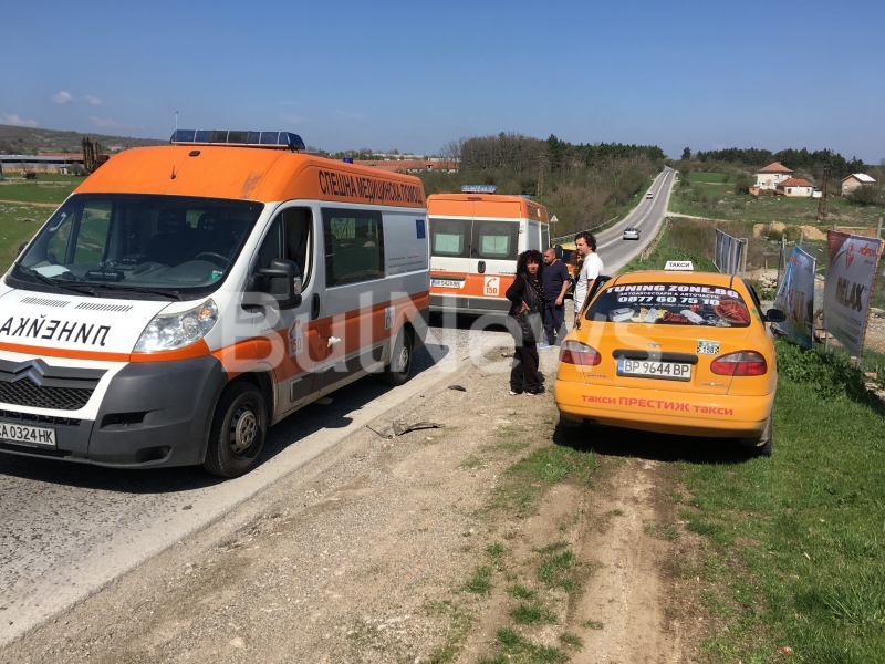 От последните минути! Жестока катастрофа край Враца, Ауди се натресе с бясна скорост в такси (СНИМКИ)