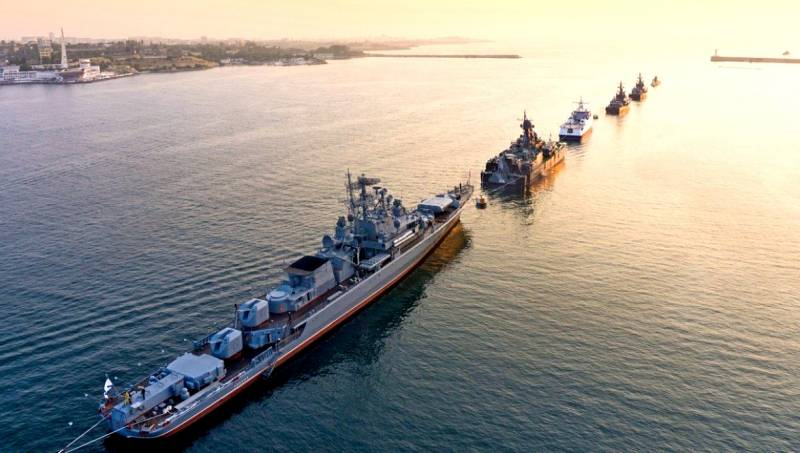 Спътникови СНИМКИ показаха как руският флот излиза от базата Тартус в Сирия и се построява в боен ред