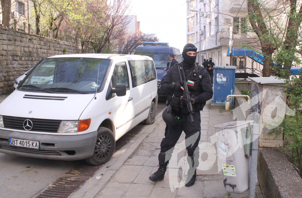 Жандармерия блокира Велико Търново заради поредната разходка на Георги Вълев от "Килърите" (СНИМКИ)