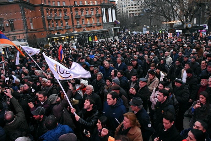 Протестиращи в Ереван блокираха централните улици (ВИДЕО)