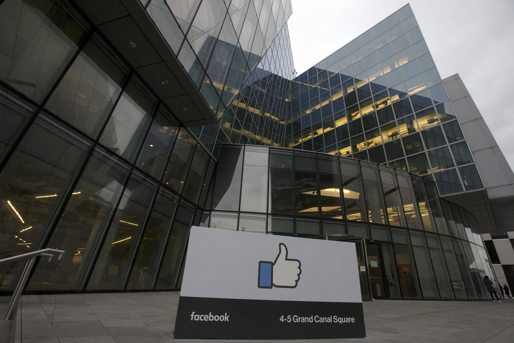 Средната заплата в Фейсбук гони четвърт милион долара за година