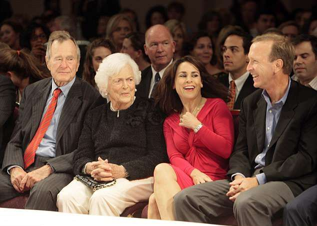 Почина бившата първа дама на САЩ Барбара Буш (СНИМКИ/ВИДЕО)