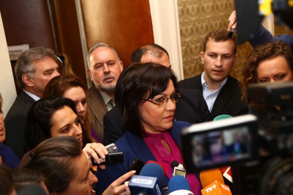 Корнелия Нинова внесе в парламента предложението за орязване на депутатските привилегии (СНИМКИ)