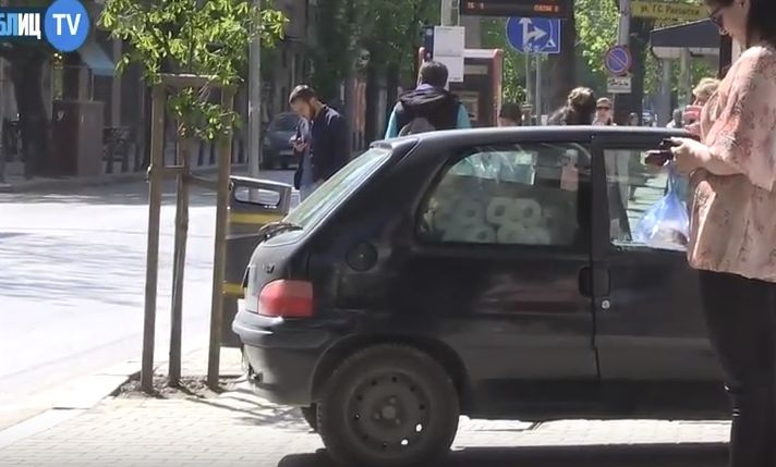 БЛИЦ TV: Център или не – наглите шофьори паркират както им падне 