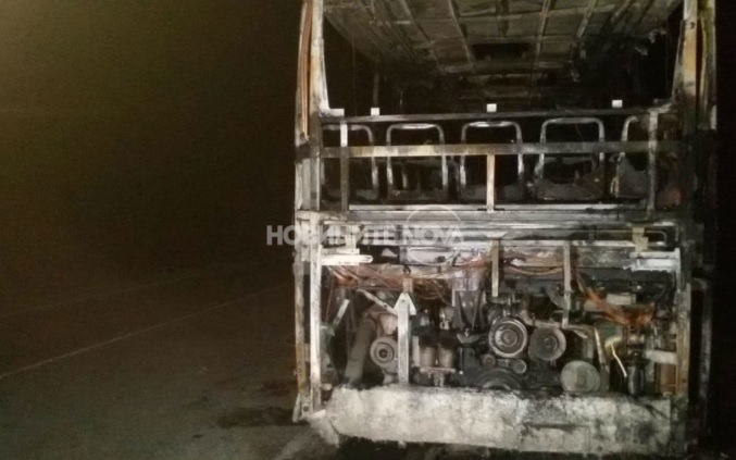 Първи СНИМКИ и ВИДЕО от поредна драма с автобус с 46 пътници, който изгоря на пътя край местността Дервена 