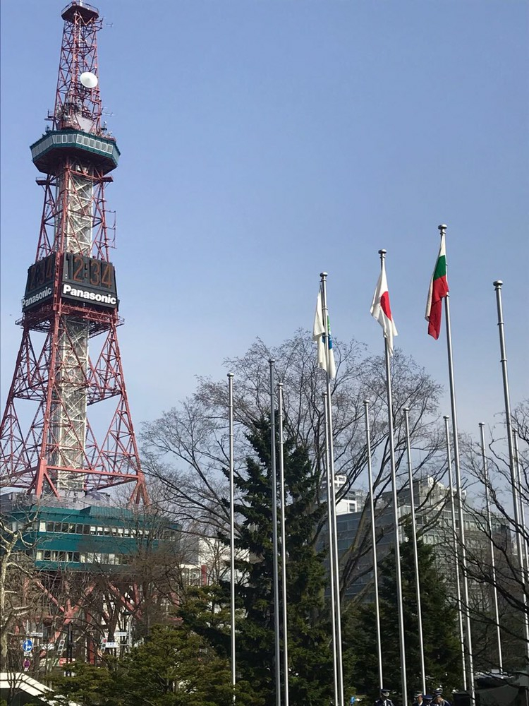 Родният трибагреник се развя редом до японския в Сапоро в знак на уважение към губернатора на Софийска област Илиан Тодоров
