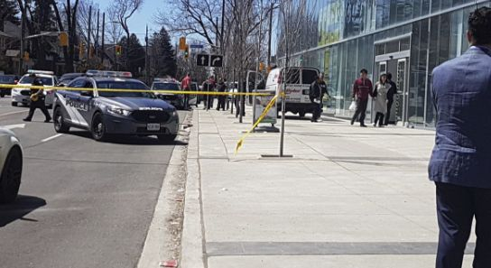 Броят на жертвите в Торонто расте, шофьорът извадил пистолет на полицаите (ВИДЕО)