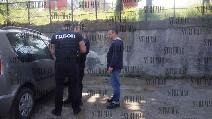 Първи СНИМКИ и ВИДЕО от ареста на корумпираните даяджии в Благоевград, ето какви подкупи са прибирали