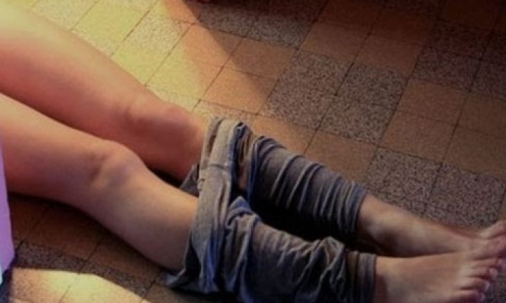 Полицаи спипаха шестокласничка с четирима голи младежи на таван посред нощ 