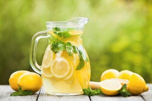 Забравете за водата с лимон! Тази напитка е в пъти по-добра, хем прочиства от токсините, хем отслабвате в корема
