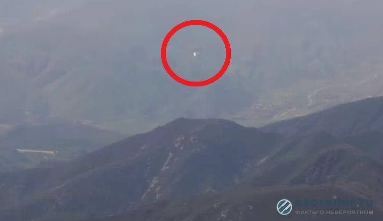 Пилот на самолет засне две НЛО-та край мистичната "Зона-51", изплашил се до смърт (ВИДЕО)