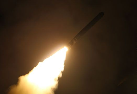 Ракетен удар е нанесен по сирийски военни обекти (ВИДЕО)