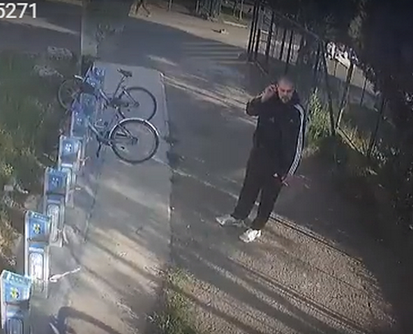 Мъжът, стрелял по велостоянката в Бургас, се оказа 22-годишният Николай! Първи СНИМКИ
