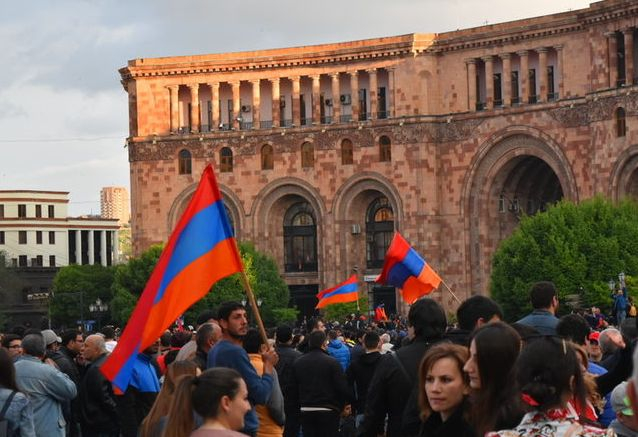 В Ереван става страшно! Централни улици са блокирани