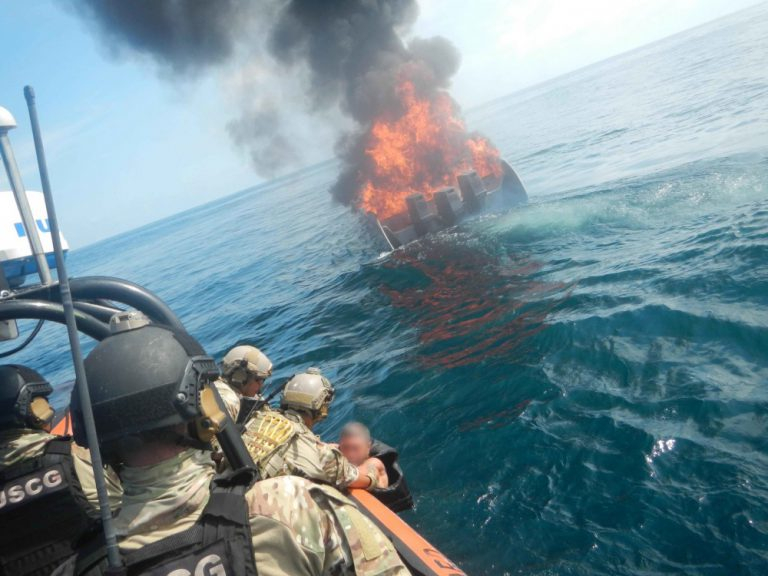 ВМС на САЩ прехванали модерен скоростен стелт-катер на колумбийски наркотърговци 