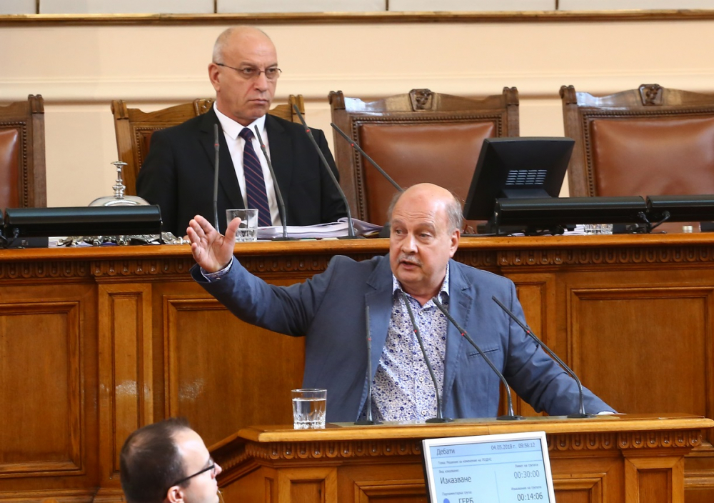 Георги Марков: Борисов да не ходи в опростачения парламент, ще паля свещ за него 