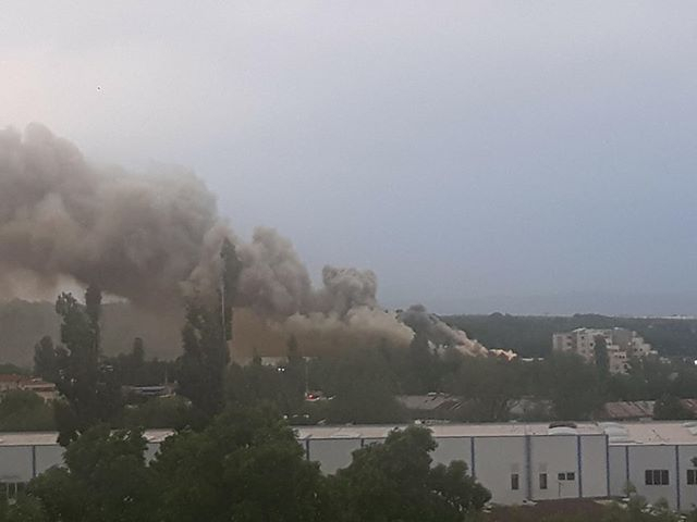 Извънредно в БЛИЦ! Страшен пожар гори в София, опасността е голяма! (СНИМКИ/ВИДЕО)